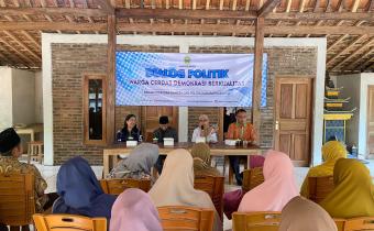 Bawaslu Kabupaten Bantul terus memperkuat pendidikan politik kepada masyarakat melalui kegiatan dialog politik bertajuk “Warga Cerdas, Demokrasi Berkualitas” yang diselenggarakan pada Rabu (7/10/2026) di Pendopo Rehat Sejenak, Kalurahan Muntuk, Kapanewon Dlingo