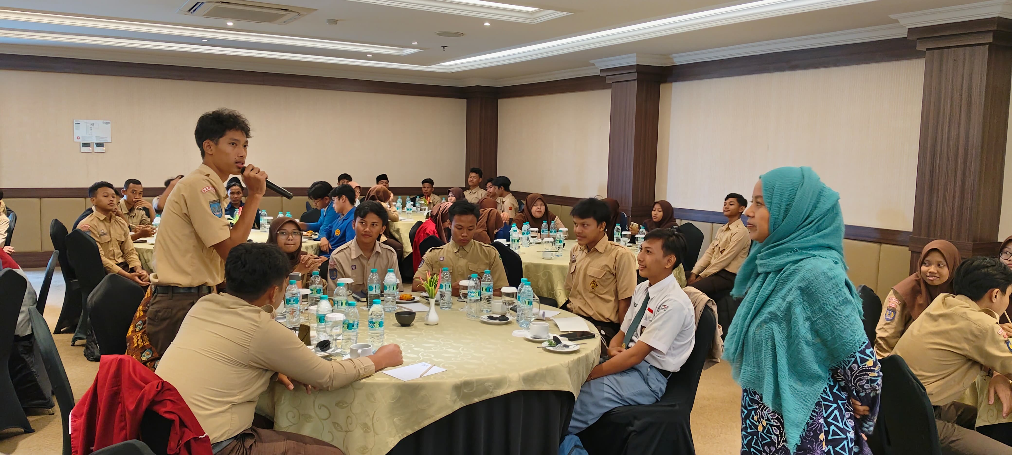 Diskusi tanya jawab perwakilan siswa SMA/SMK/MA