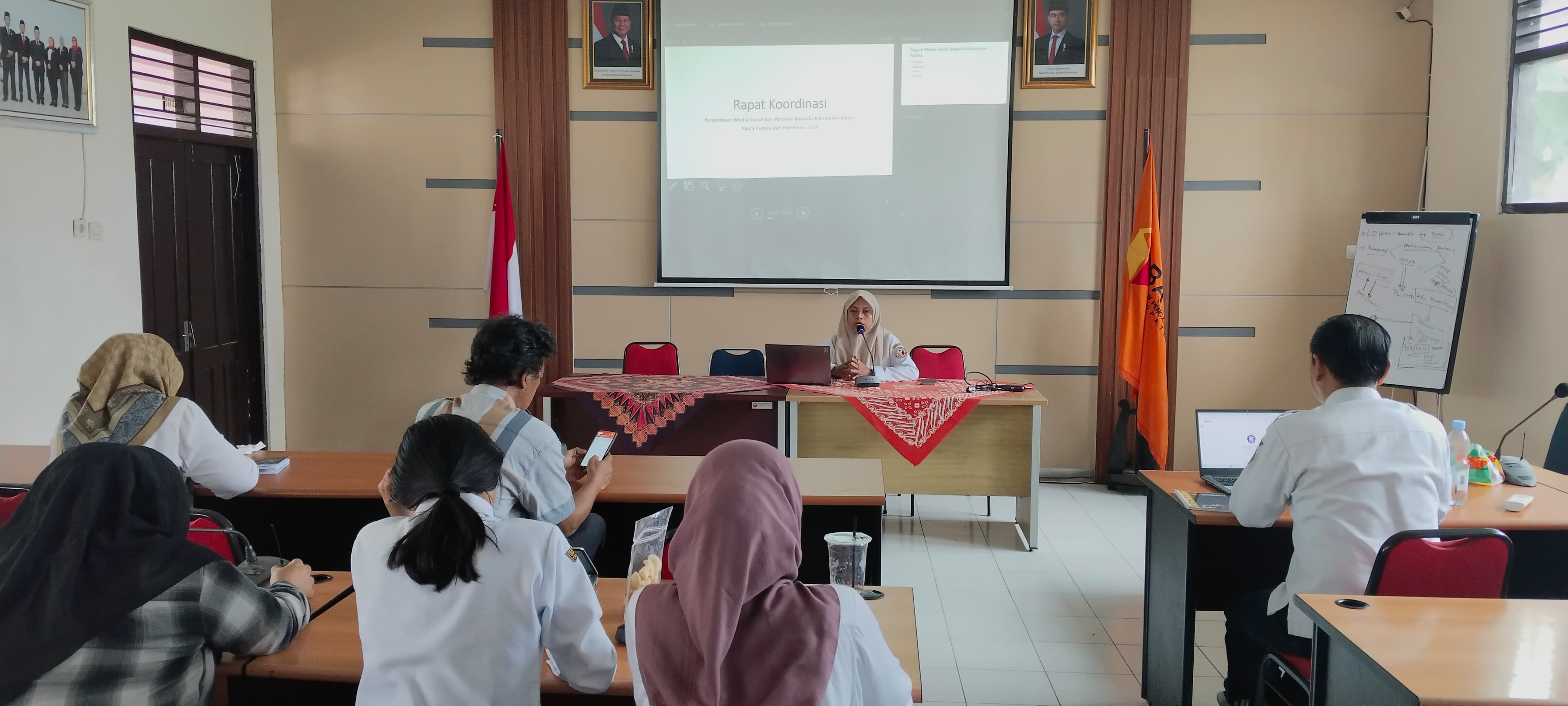 Rapat Evaluasi Pengelolaan Medsos dan Website di Kantor Bawaslu Bantul