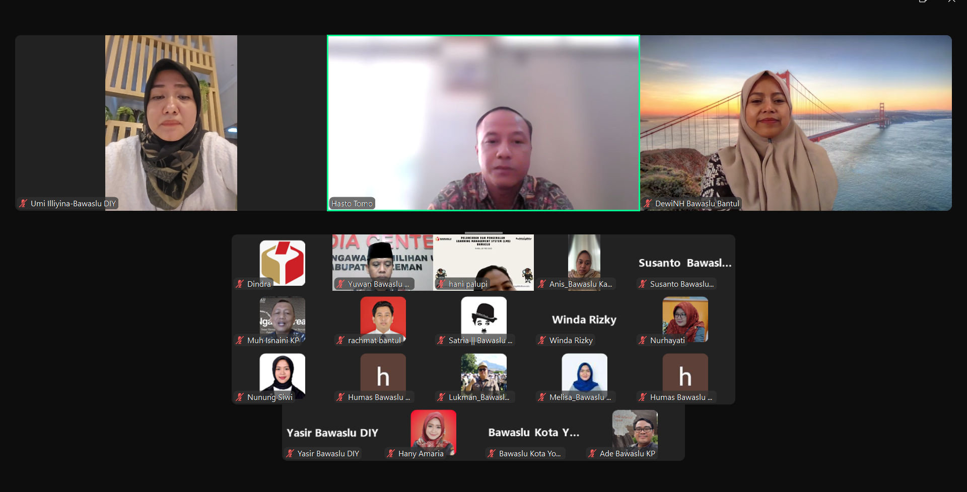 Rapat Evaluasi Terkait Publikasi Media Sosial dan Pemberitaan Bawaslu yang diselenggarakan secara Daring melalui Zoom Meeting