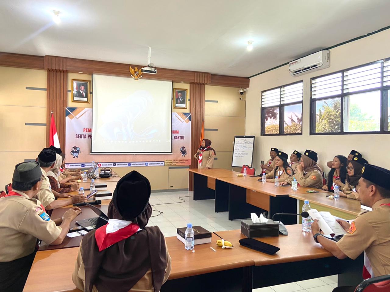 Orientasi Saka Adhyasta Pemilu dilaksanakan di ruang rapat kantor Bawaslu Bantul