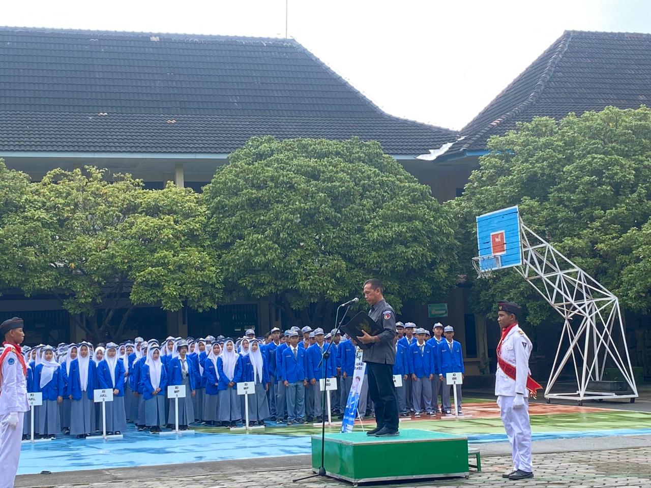 Ketua Bawaslu Bantul selaku pembina upacara