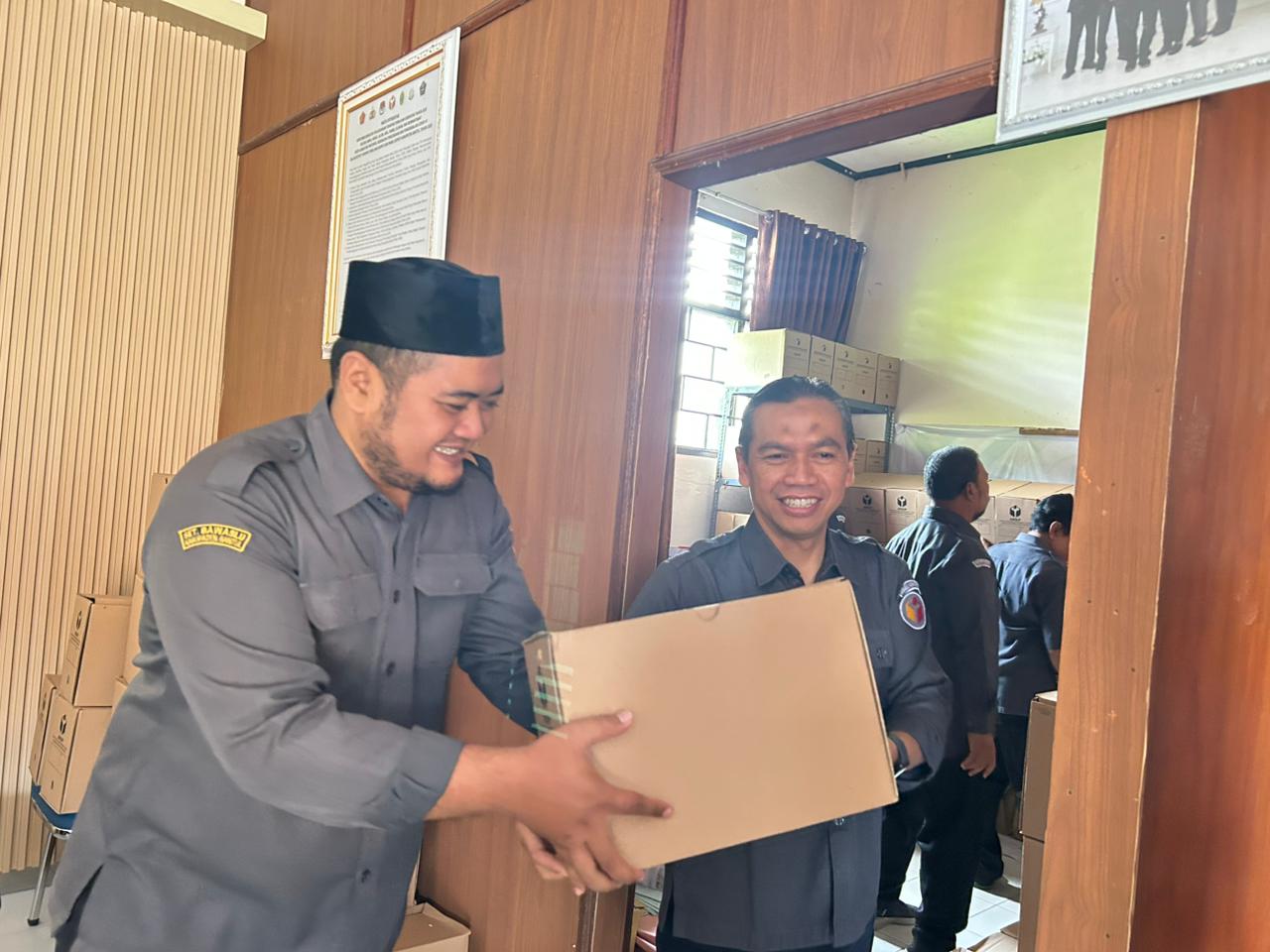 Pelaksanaan Penataan Arsip dilaksanakan di ruang Arsip