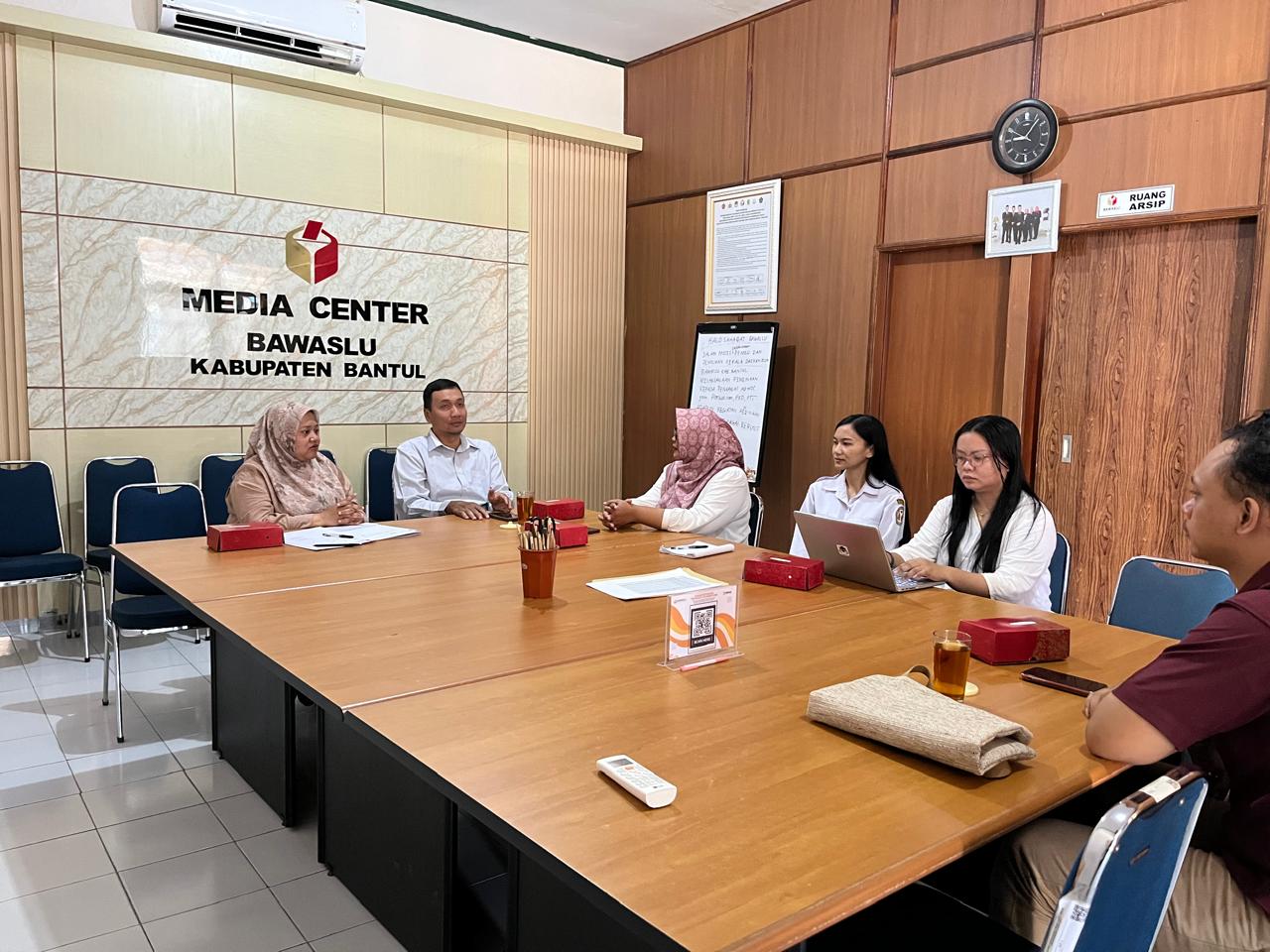 Kegiatan Monev dilaksankan di ruang Media Center Bawaslu Bantul
