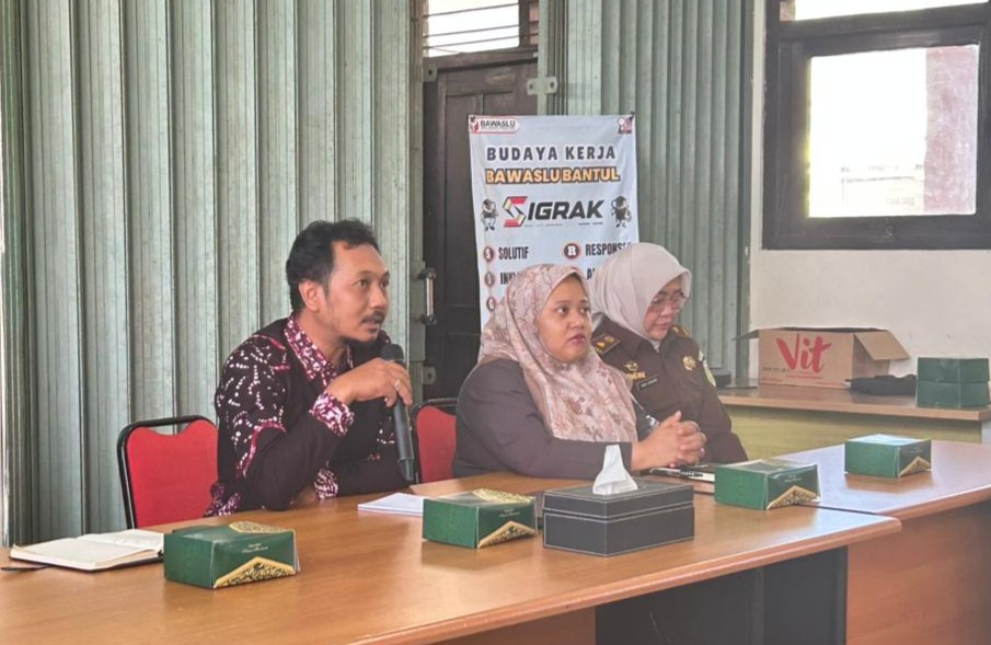 Foto Kegiatan Rapat Evaluasi Penindakan Pelanggaran Pemasangan APK untuk Perbaikan Pemilu 2029