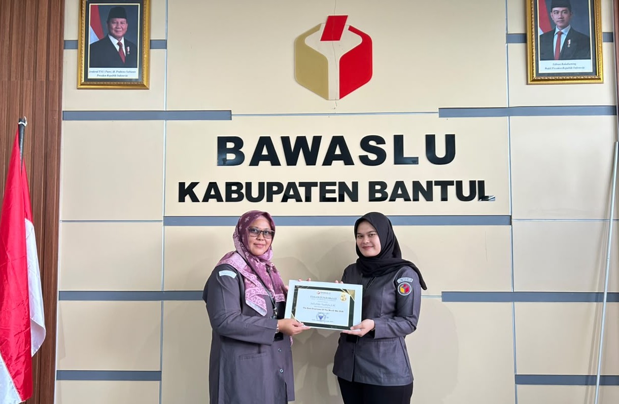 Foto Penerimaan Piagam Penghargaan