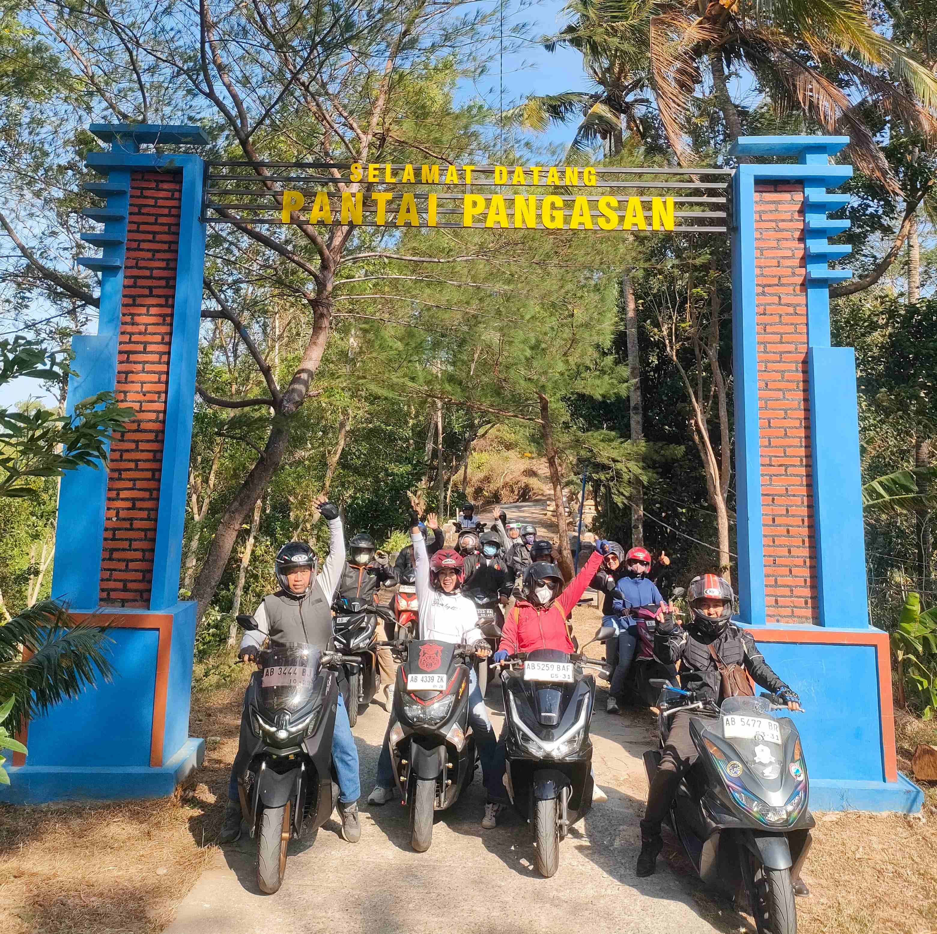 Konsolidasi Demokrasi Bersama Komunitas Motoran BBB dilaksanakan melalui kegiatan Touring di Kawasan Wisata Kabupaten Pacitan