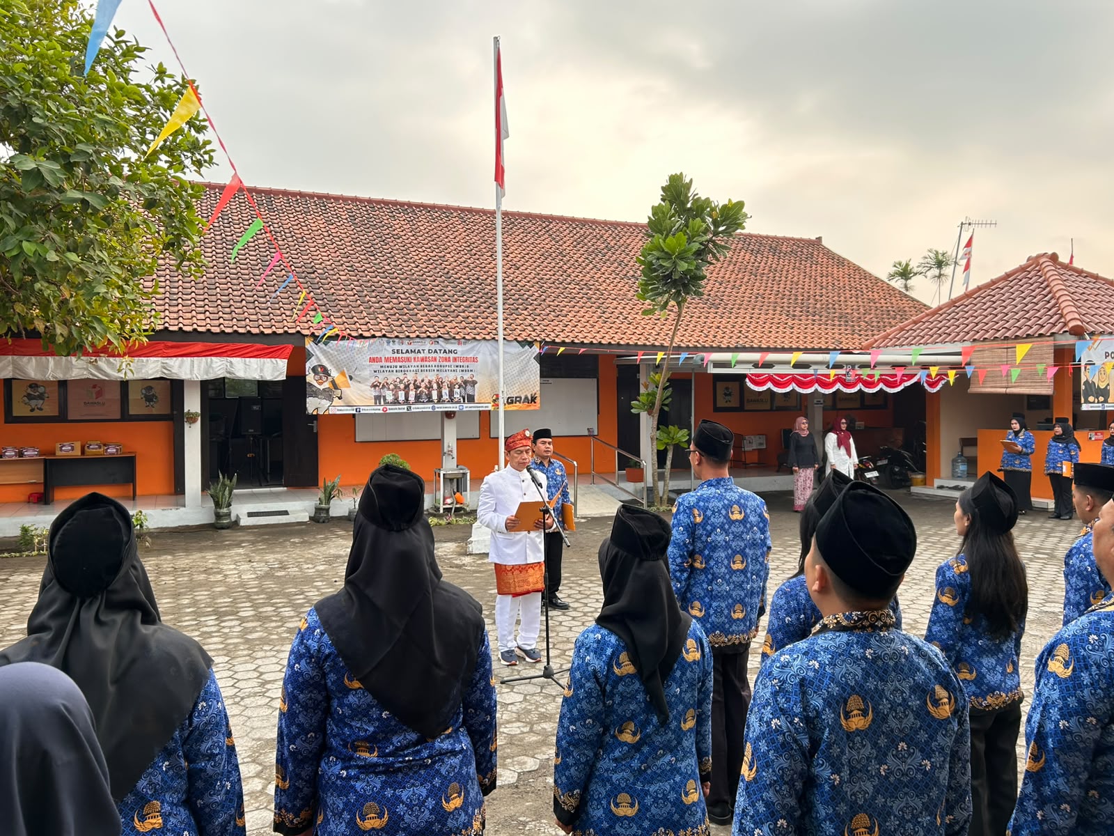 Pelaksanaan upacara HUT RI ke-81 digelar di halaman kantor Bawaslu Bantul