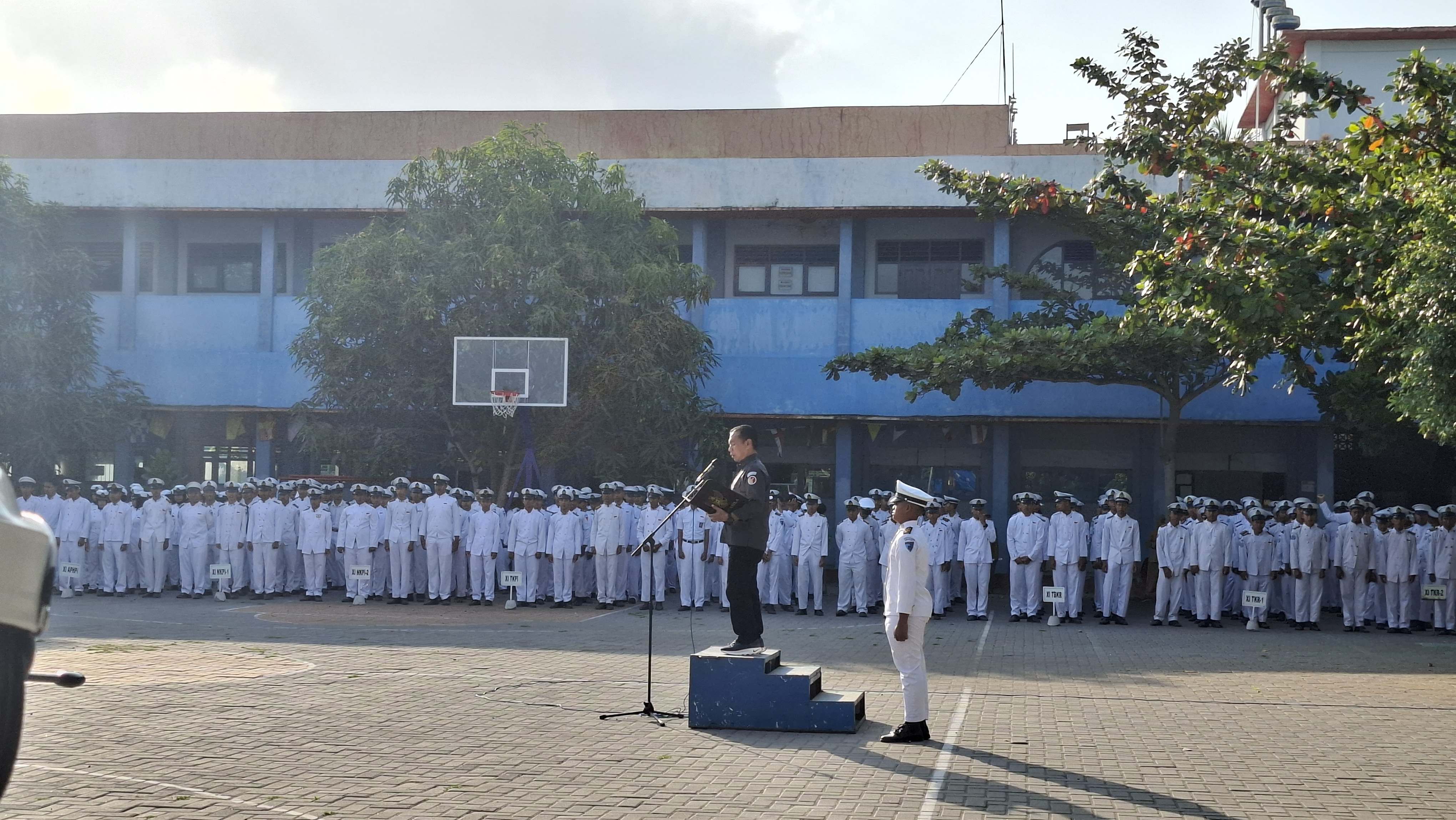 Ketua Bawaslu Bantul Didik Joko Nugroho menjadi pembina upacara di SMK N 1 Sanden