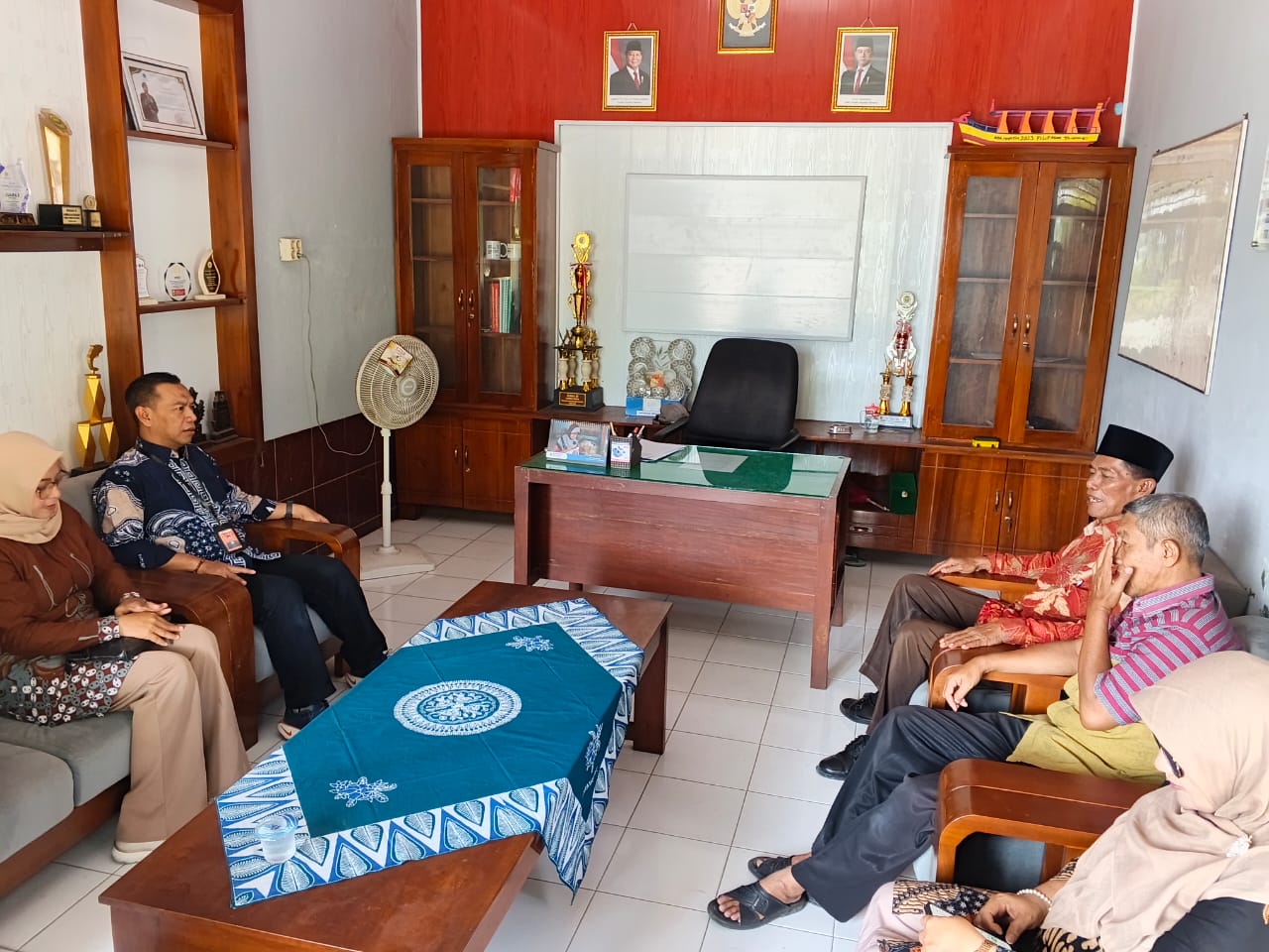 Bawaslu Kabupaten Bantul terus memperkuat sinergi dan edukasi demokrasi bersama pemerintah kalurahan Tirtohargo sebagai salah satu kalurahan yang telah mendeklarasikan diri sebagai Desa APU (08/10/26).