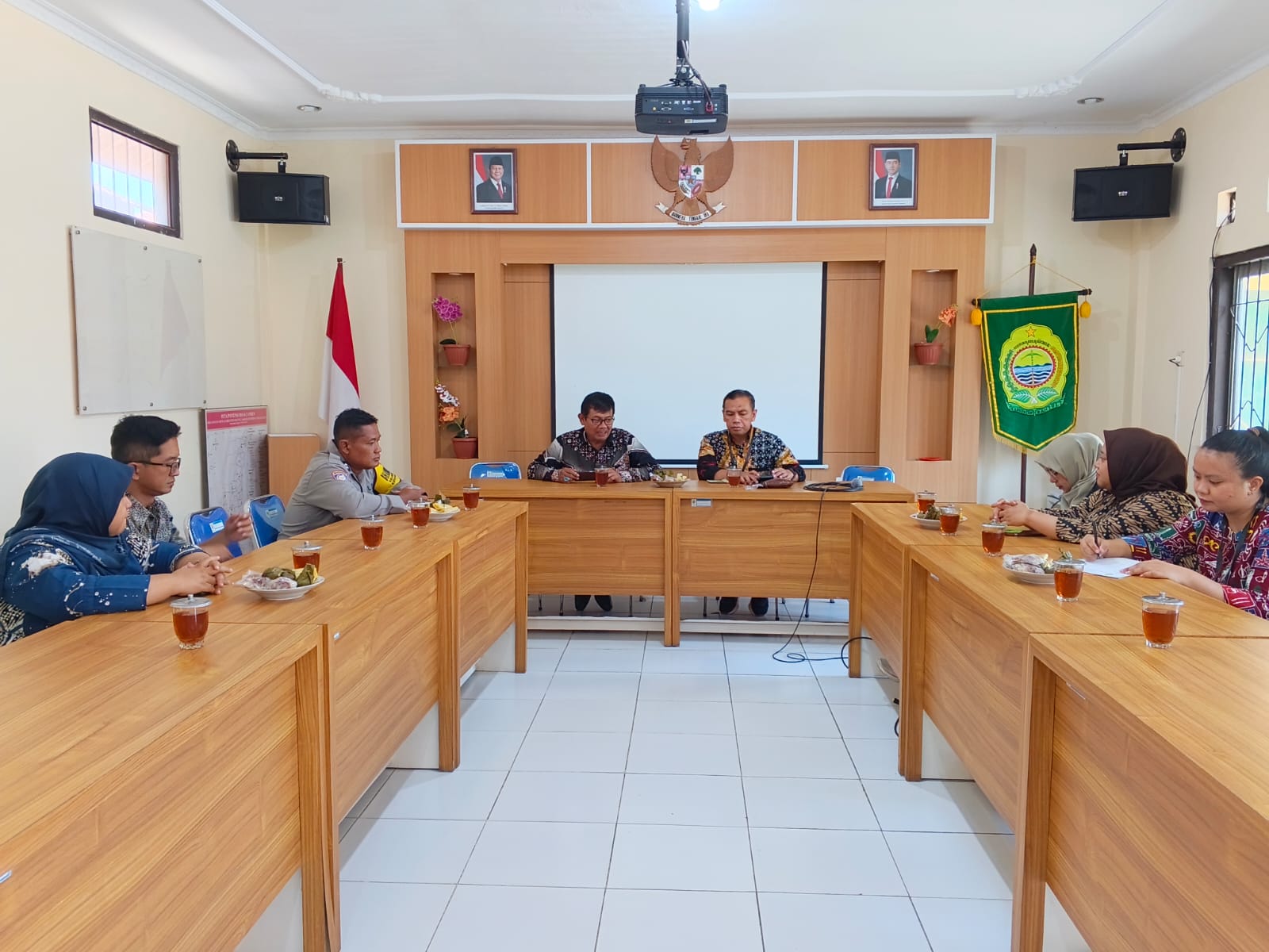 Bawaslu Kabupaten Bantul melakukan konsolidasi demokrasi bersama Pemerintah Kalurahan Canden untuk memperkuat keberlanjutan program Desa Anti Politik Uang (APU), Kamis (22/10/2026)