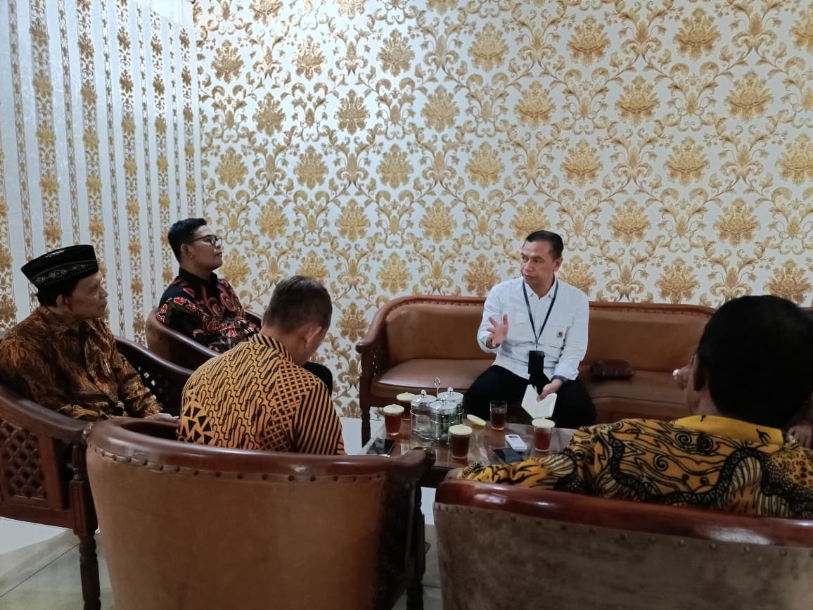Dalam upaya memperkuat demokrasi dari tingkat kalurahan, Bawaslu Kabupaten Bantul melaksanakan kegiatan konsolidasi demokrasi bersama Pemerintah Kalurahan dan Badan Musyawarah Kalurahan (Bamuskal) Kalurahan Banguntapan, Rabu (21/10/2026)