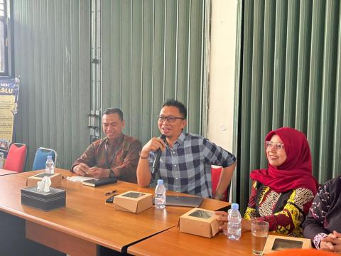 Pemaparan materi dari Iqbal Aji Daryono
