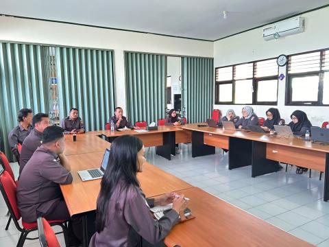  Reviu IKU merupakan langkah strategis untuk memastikan setiap indikator kinerja mampu mendukung pencapaian sasaran organisasi