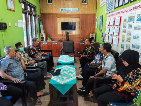 Bawaslu Kabupaten Bantul melakukan konsolidasi demokrasi bersama Desa Anti Politik Uang (APU) Kalurahan Murtigading, Kapanewon Sanden, pada Kamis (15/10/2026)