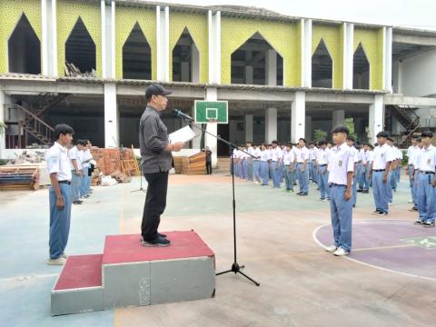 Bawaslu Kabupaten Bantul kembali melaksanakan kegiatan Bawaslu Goes to School sebagai upaya meningkatkan literasi demokrasi dan kesadaran politik bagi generasi muda. Kegiatan kali ini dilaksanakan di halaman SMK Muhammadiyah Bambanglipuro pada Senin (26/10/2026)
