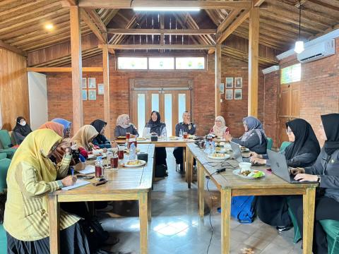 Bawaslu Kabupaten Bantul menggelar Rapat Koordinasi Rencana Persiapan Kerja Sama dengan TP PKK Kabupaten Bantul pada Senin (26/10/2026) di RM Semanak Bantul.