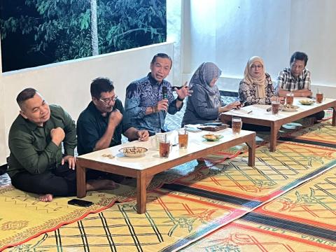 Bawaslu Bantul melaksanakan kegiatan Konsolidasi Demokrasi bersama Jagawarga Kalurahan Jambidan di Ayam Bakar Jatisari, Rabu (28/10/2026)