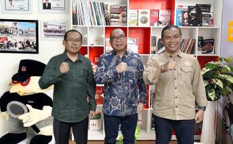 Kunjungan dari Sekretaris Utama Perpustakaan Nasional RI di Bawaslu Corner