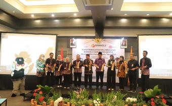 Pembukaan Acara Penguatan Kelembagaan ditandai dengan Pemukulan Kentongan Sebagai Bentuk Kesiapsiagaan Bawaslu