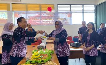 Prosesi Potong Tumpeng dalam rangka HUT ke-7 Bawaslu Kabupaten Bantul