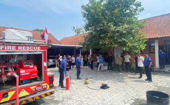 Simulasi Penanggulangan Kebakaran dilaksanakan di halaman kantor Bawaslu Kabupaten Bantul