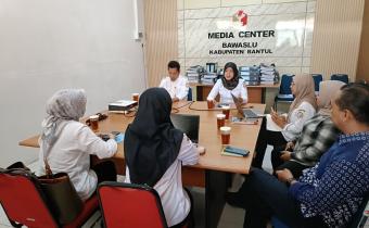 Supervisi Bawaslu D.I.Yogyakarta diterima di Ruang Media Center Bawaslu Bantul
