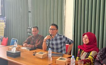 Pemaparan materi dari Iqbal Aji Daryono