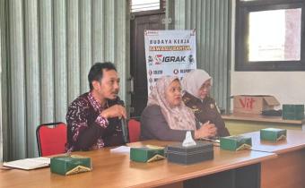 Foto Kegiatan Rapat Evaluasi Penindakan Pelanggaran Pemasangan APK untuk Perbaikan Pemilu 2029