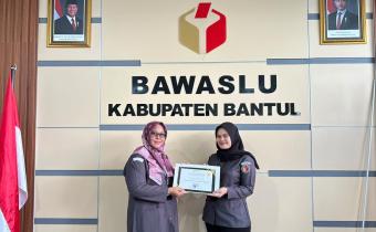 Foto Penerimaan Piagam Penghargaan