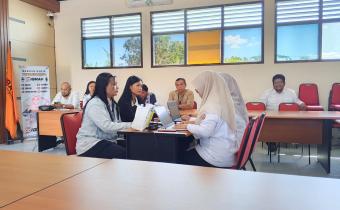 Peserta simulasi mempraktikkan prosedur penerimaan laporan pelanggaran guna memperkuat kapasitas dan profesionalisme jajaran Bawaslu Bantul