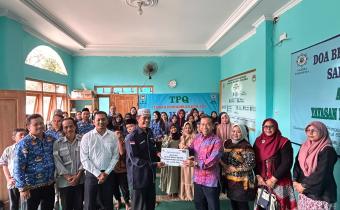  kegiatan berbagi dan penyerahan santunan kepada anak yatim di Yayasan Kiwari Bantul (YAKIBA)