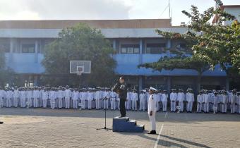 Ketua Bawaslu Bantul Didik Joko Nugroho menjadi pembina upacara di SMK N 1 Sanden