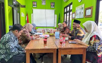 Kunjungan ini menjadi ruang untuk membangun komunikasi sekaligus menguatkan kembali komitmen bersama agar pelaksanaan Pilur di Sriharjo berlangsung bersih, jujur, dan bebas dari politik uang