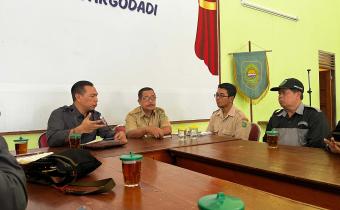 Bawaslu Kabupaten Bantul melaksanakan Konsolidasi Demokrasi di Kalurahan Argodadi, Kapanewon Sedayu, sebagai bagian dari upaya memperkuat silaturahmi dan membangun komunikasi dengan mitra pengawasan di tingkat kalurahan, pada Senin, 28/09/2026.