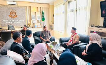 Bawaslu Kabupaten Bantul melaksanakan audiensi sekaligus silaturahmi dengan Kejaksaan Negeri Bantul, Kamis (1/10/2026)