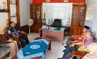 Bawaslu Kabupaten Bantul terus memperkuat sinergi dan edukasi demokrasi bersama pemerintah kalurahan Tirtohargo sebagai salah satu kalurahan yang telah mendeklarasikan diri sebagai Desa APU (08/10/26).