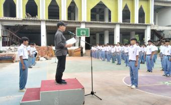 Bawaslu Kabupaten Bantul kembali melaksanakan kegiatan Bawaslu Goes to School sebagai upaya meningkatkan literasi demokrasi dan kesadaran politik bagi generasi muda. Kegiatan kali ini dilaksanakan di halaman SMK Muhammadiyah Bambanglipuro pada Senin (26/10/2026)
